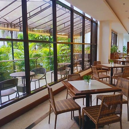 Dohera Hotel Cebu Stadt Exterior foto