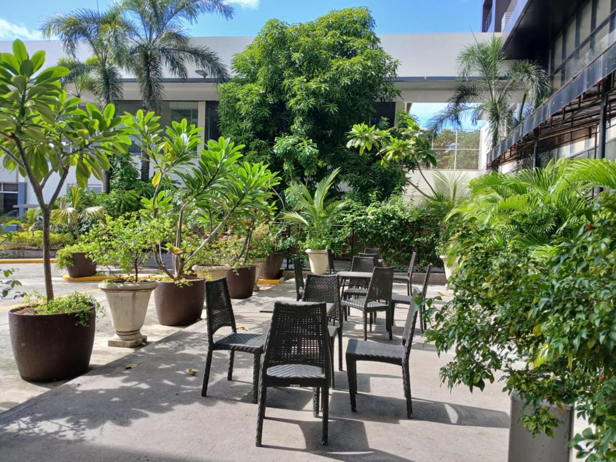 Dohera Hotel Cebu Stadt Exterior foto