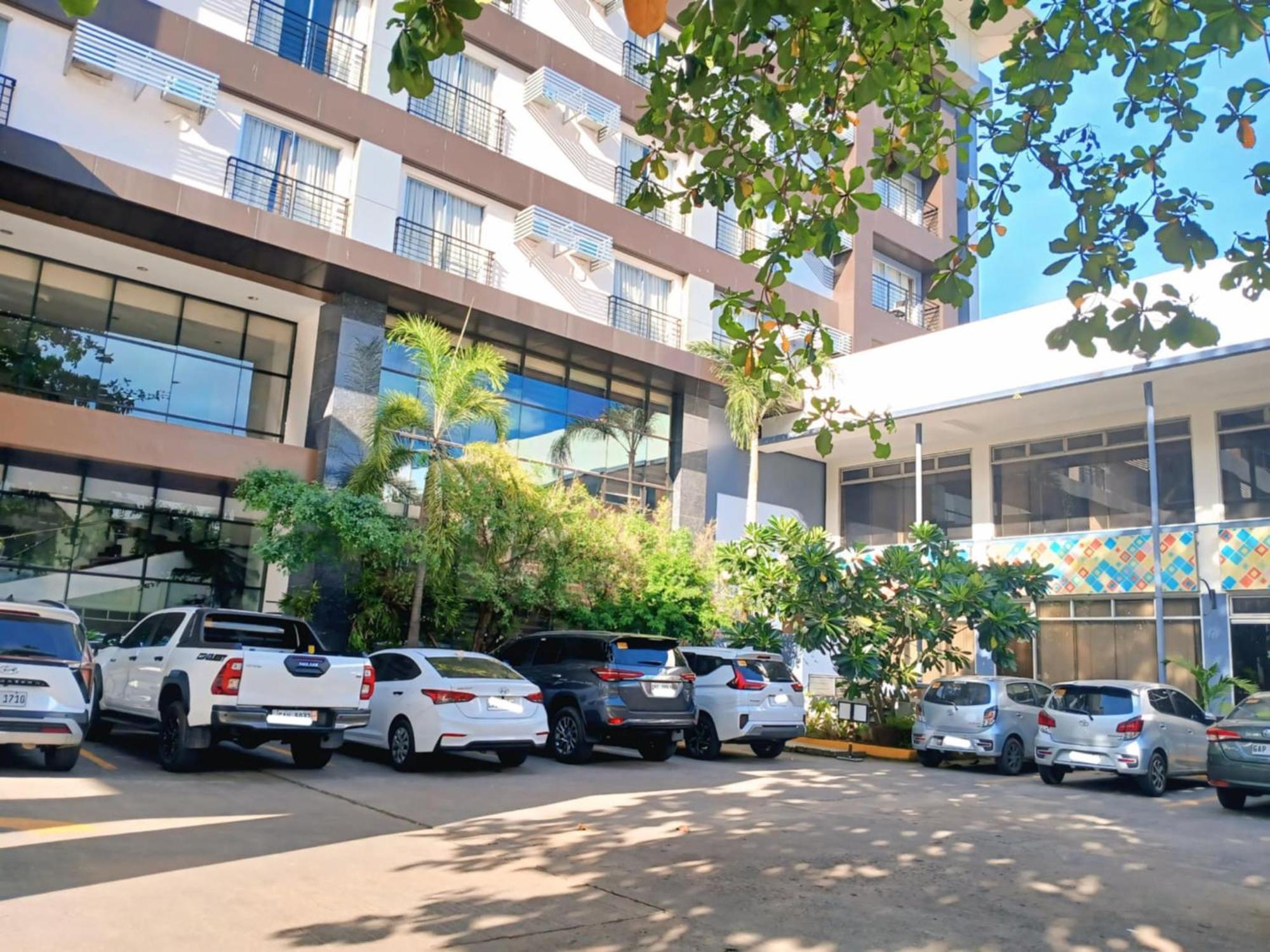 Dohera Hotel Cebu Stadt Exterior foto